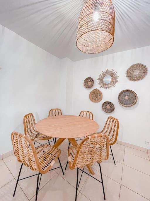 Petit Patio - 2 Chambres - Centre Ville - Climatisation Cassis Bagian luar foto
